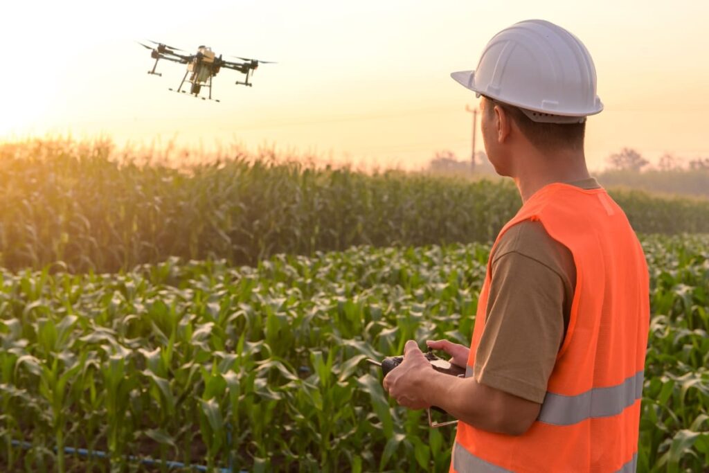 Có nên mua máy phun thuốc trừ sâu điều khiển từ xa? dieu khien may bay phun thuoc tru sau DRONE1 Forum điều khiển máy bay phun thuốc trừ sâu từ xa để phun thuốc trên cánh đồng