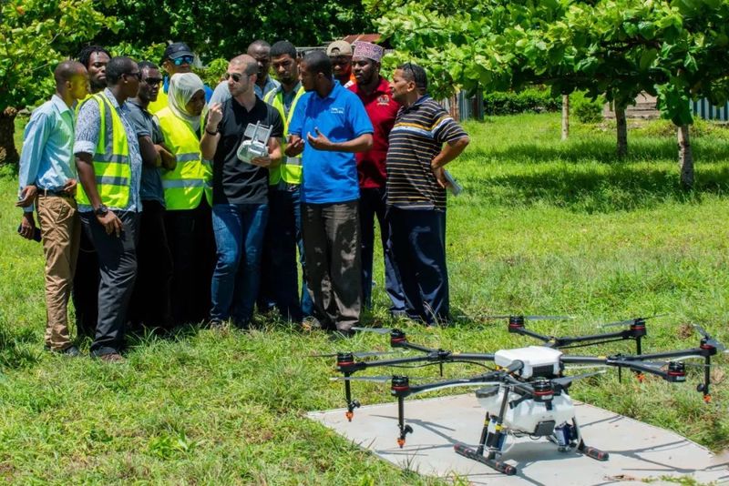 Ứng dụng của máy bay không người lái trong nông nghiệp may bay nong nghiep khong nguoi lai duoc ung dung pho bien DRONE1 Forum máy bay không người lái được ứng dụng phổ biến trong nông nghiệp hiện đại
