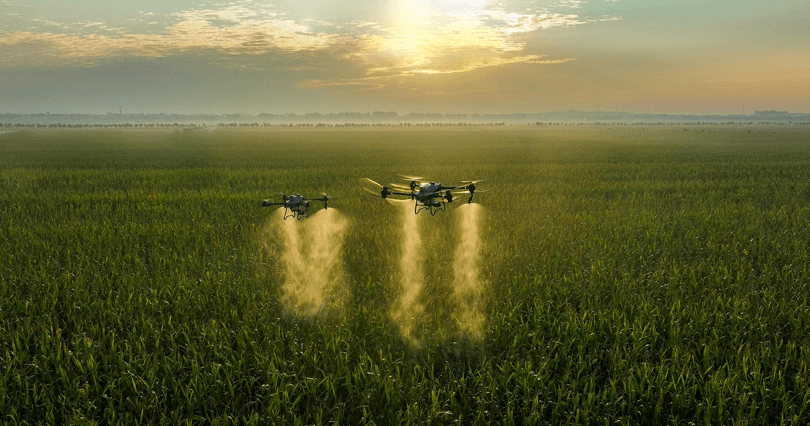 Máy bay xịt lúa giá bao nhiêu? Có nên đầu tư không? may bay xit lua co lon va co nho DRONE1 Forum hai loại máy bay phun thuốc trừ sâu cỡ lớn và cỡ nhỏ
