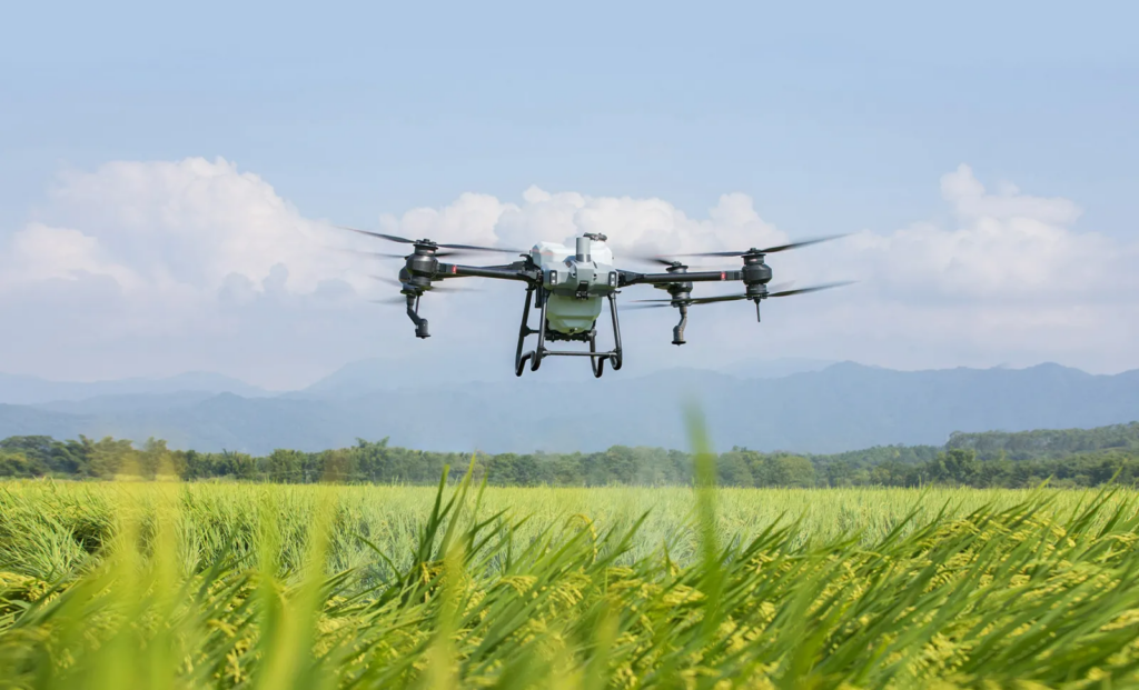 Máy bay xịt lúa giá bao nhiêu? Có nên đầu tư không? may bay xit lua la xu huong tuong lai DRONE1 Forum Sử dụng máy bay xịt lúa để phun thuốc là xu hướng của nông nghiệp quy mô lớn hiệu đại