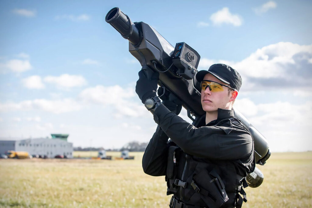 Súng bắn flycam là gì? Hoạt động thế nào? Giá bao nhiêu? sung ban flycam co lon SkyWall Patrol DRONE1 Forum sung ban flycam co lon SkyWall Patrol
