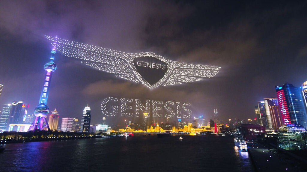 Drone light là gì? Công nghệ trình diễn Drone Light Show trinh dien drone light show genesis DRONE1 Forum trình diễn drone light show của thương hiệu xe ô tô sang genesis