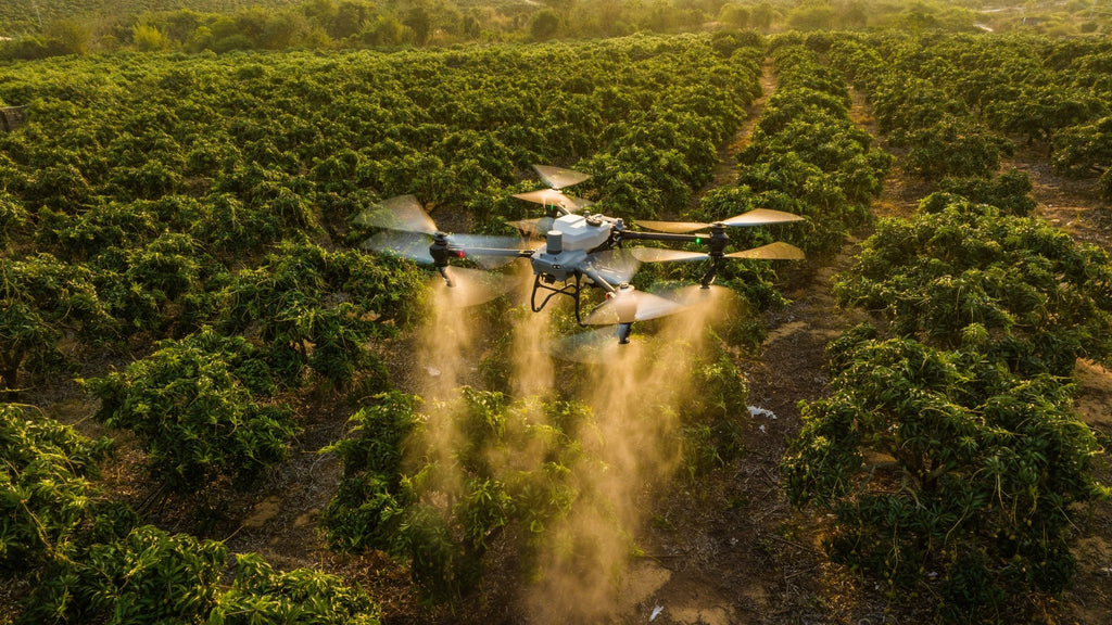 Xu hướng cơ giới hóa trong nông nghiệp Việt Nam 2024 ung dung may bay khong nguoi lai vao nong nghiep DRONE1 Forum chăm sóc cây trồng với máy bay không người lái phun thuốc, rải phân, rải hạt giống