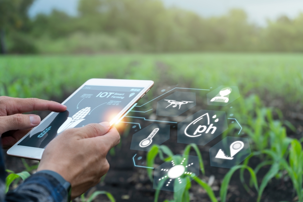 Nông nghiệp sạch: Định nghĩa, lợi ích và thách thức uong dung IoT vao nong nghiep sach DRONE1 Forum Ứng dụng IoT vào sản xuất nông nghiệp sạch