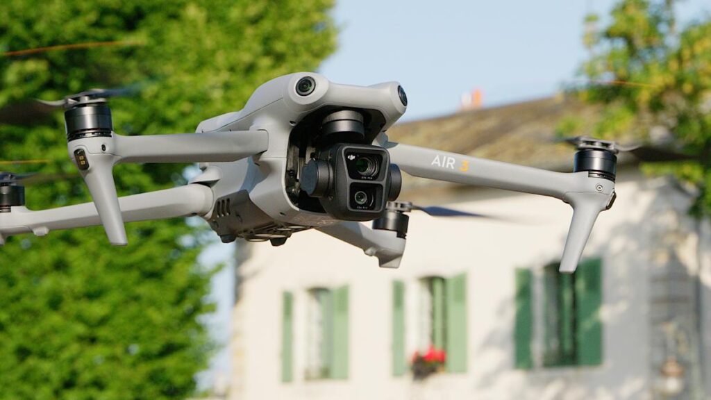 Top 5 flycam 4k giá rẻ, chính hãng, chất lượng flycam dji air 3 chinh hang 2 DRONE1 Forum Flycam DJI Air 3 hỗ trợ quay video 4K/60fps