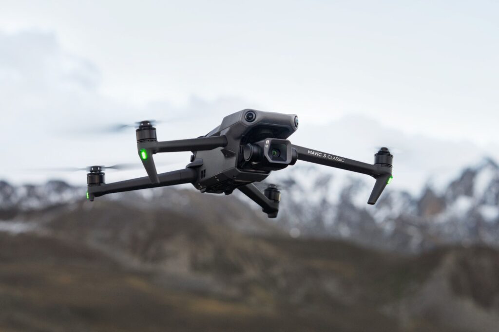 Top 5 flycam 4k giá rẻ, chính hãng, chất lượng flycam dji mavic 3 classic 2 DRONE1 Forum Flycam DJI Mavic 3 Classic hỗ trợ quay vide 4K/120fps