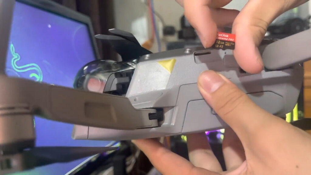 Hướng dẫn cách lấy video từ flycam đơn giản nhất lay the nho cua flycam 2 DRONE1 Forum Thẻ nhớ được lấy ra từ flycam